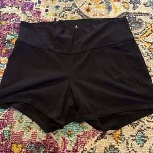 Old navy maternity black shorts - large
